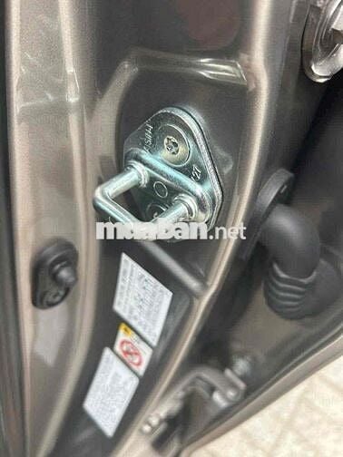 Toyota Innova 2.0E sx2018 Số Sàn đồng ánh kim