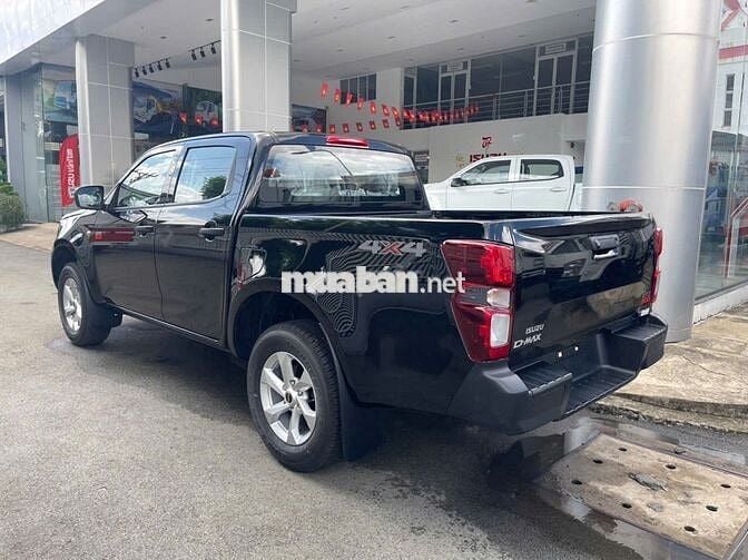 Isuzu Dmax UTZ 825kg màu Đen