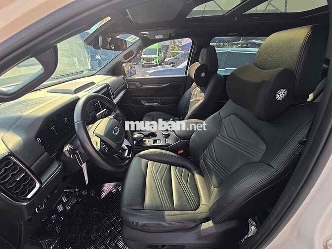Ford Everest Titanium 4x4 2024 Trắng