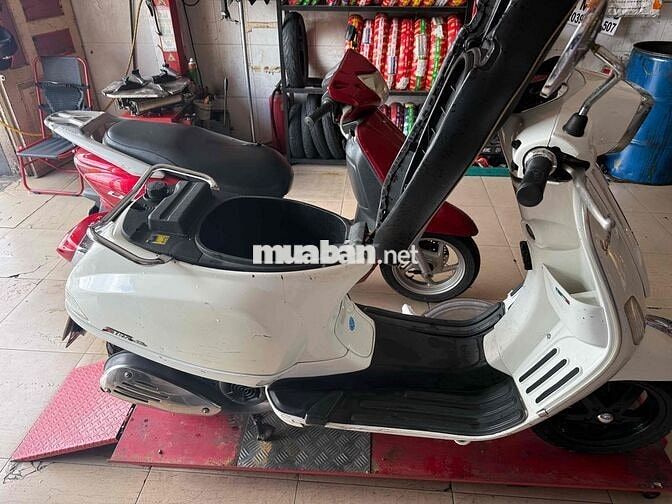 Piaggio Vespa 2011 Trắng
