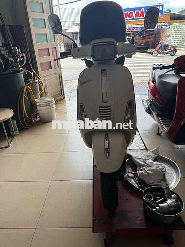 Piaggio Vespa 2011 Trắng