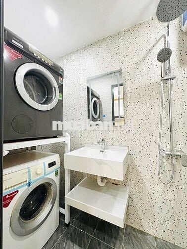 Căn hộ CC Giảng Võ, thang máy xịn, view hồ, 2 ban công, 60m2*2PN