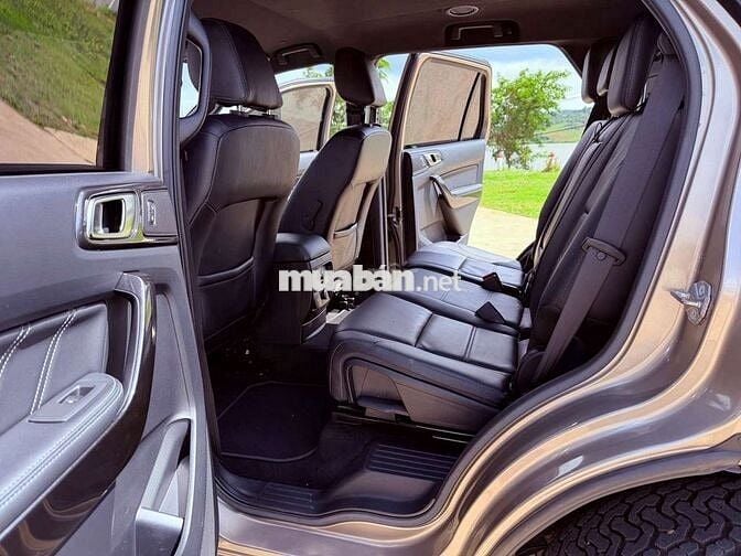 Ford Everest 2018 Titanium 1 cầu Nâu 10 vạn