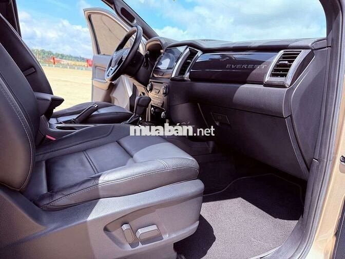 Ford Everest 2018 Titanium 1 cầu Nâu 10 vạn
