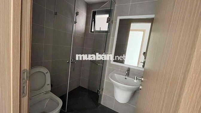 Chính Chủ Cần Bán Căn Hồ Bơi Lầu 8- Hàng đẹp