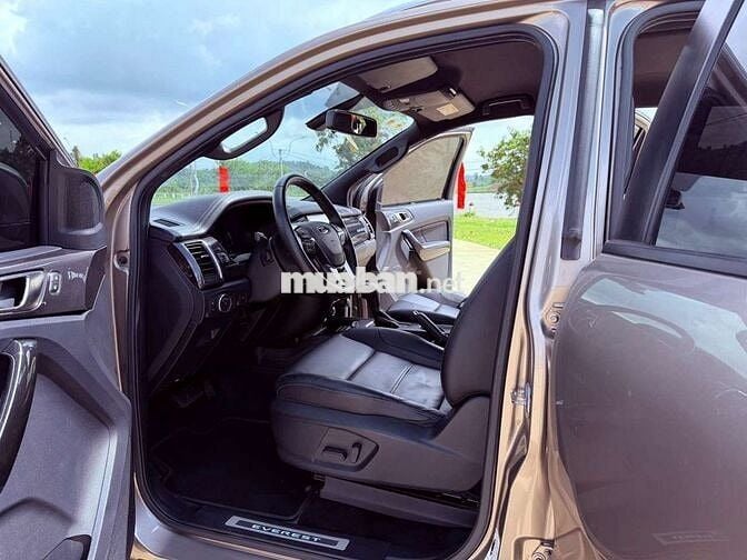 Ford Everest 2018 Titanium 1 cầu Nâu 10 vạn