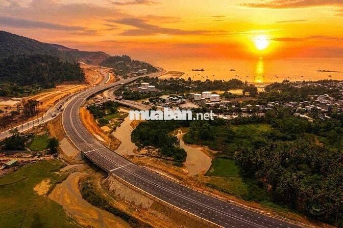 chào bán 305m2 Đường NGUYỄN VĂN CỪ có nhà đang cho thuê