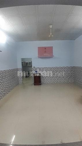 Cho thuê nguyên căn nhà đường Trưng Nữ Vương, gần chợ Hóc Môn