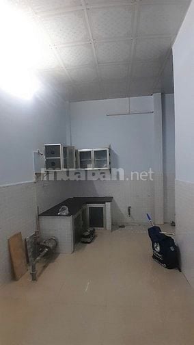 Cho thuê nguyên căn nhà đường Trưng Nữ Vương, gần chợ Hóc Môn