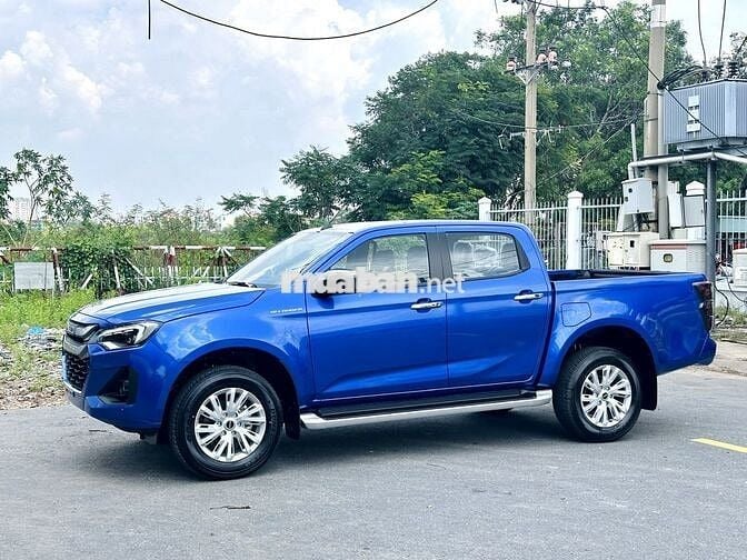 Isuzu Dmax Highlander 2025 1 cầu AT Xanh