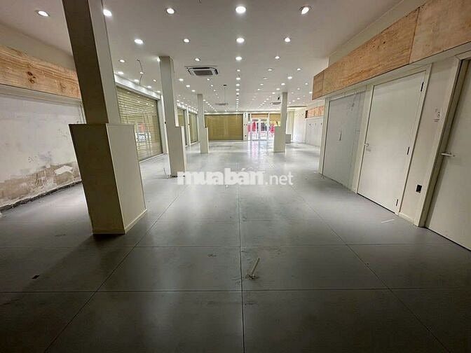 CHO THUÊ NGUYÊN CĂN MT NGAY SÂN BAY. DT: 14X25M. 1 TRỆT - 1 LẦU - ST