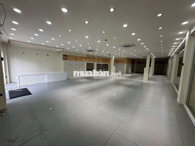 CHO THUÊ NGUYÊN CĂN MT NGAY SÂN BAY. DT: 14X25M. 1 TRỆT - 1 LẦU - ST