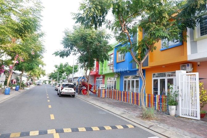 Bán nhà hoàn thiện khu đô thị Ecolake Mỹ Phước, Căn góc thông thoáng