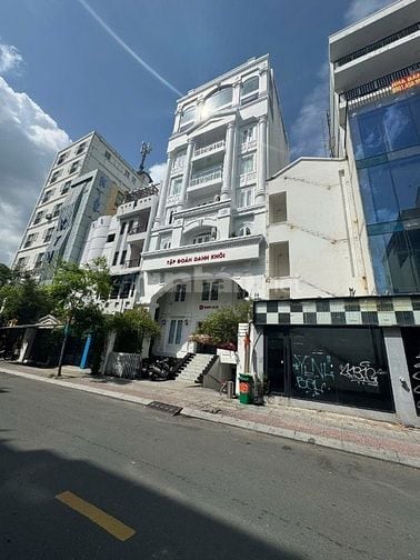 Giảm 5 tỷ bán gấp nhà 4 tầng ngay Trần Quang Khải chỉ 29 tỷ. 