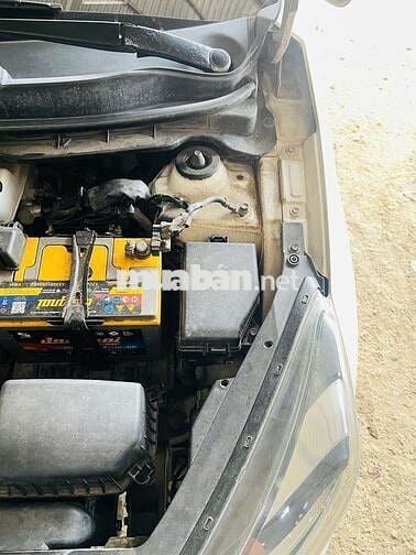 Kia Soluto Trắng Số sàn 5 chỗ