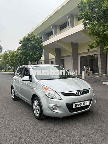Hyundai i20 Bản full Tự động Bạc