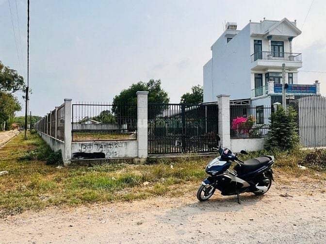 Bán đất tại xã Trung Lập Hạ 1288m2 có 300 ONT. Giá 4 tỷ 500 triệu