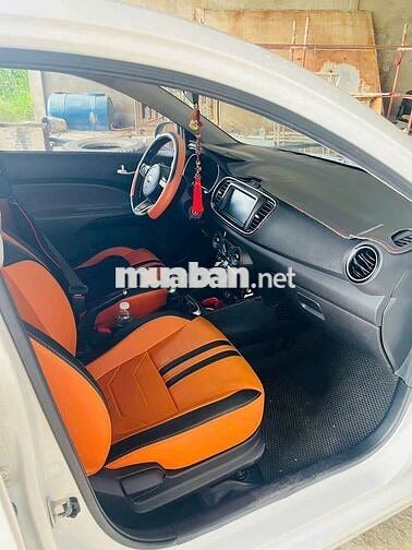 Kia Soluto Trắng Số sàn 5 chỗ