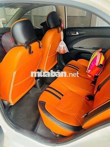 Kia Soluto Trắng Số sàn 5 chỗ