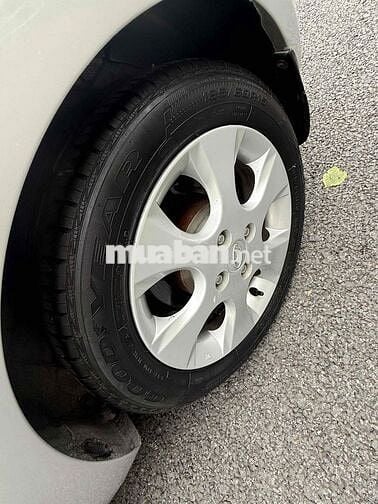 Hyundai i20 Bản full Tự động Bạc