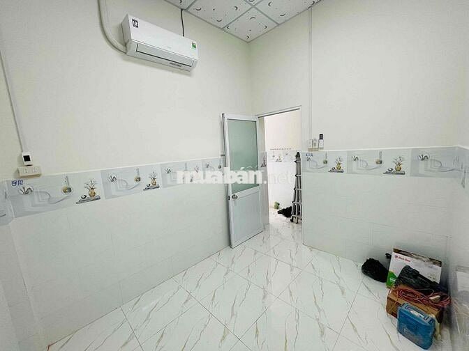 Nhà nguyên căn mới 02phòng sẵn 2máy lạnh hẻm ô tô 127 Võ Văn Kiệt