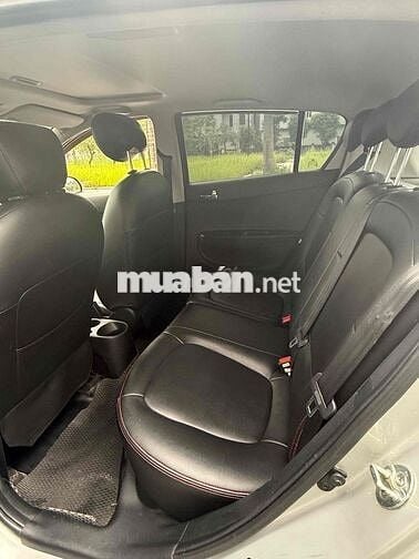 Hyundai i20 Bản full Tự động Bạc