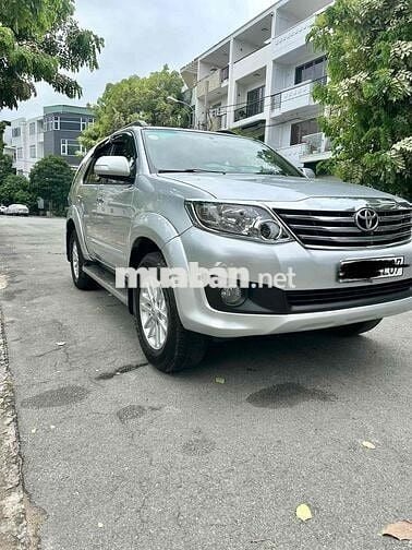 Toyota Fortuner mode 2013 Số sàn máy dầu Bạc 7 chỗ