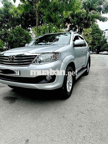 Toyota Fortuner mode 2013 Số sàn máy dầu Bạc 7 chỗ