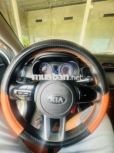 Kia Soluto Trắng Số sàn 5 chỗ