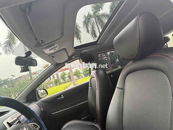 Hyundai i20 Bản full Tự động Bạc