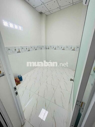 Nhà nguyên căn mới 02phòng sẵn 2máy lạnh hẻm ô tô 127 Võ Văn Kiệt