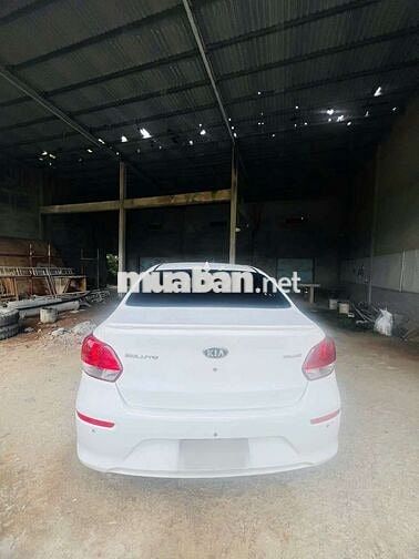Kia Soluto Trắng Số sàn 5 chỗ