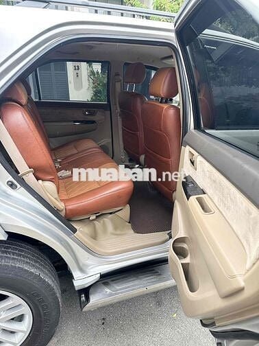 Toyota Fortuner mode 2013 Số sàn máy dầu Bạc 7 chỗ