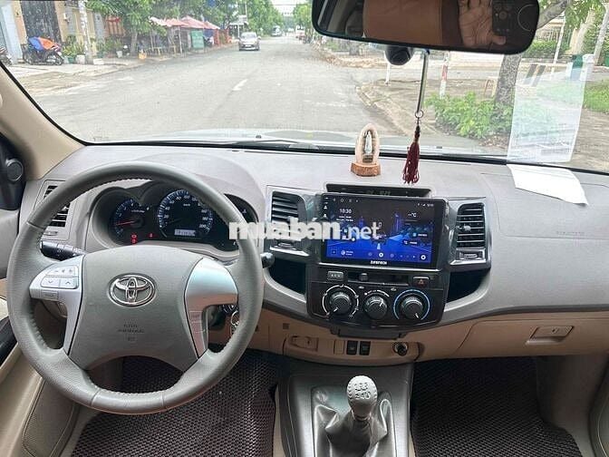 Toyota Fortuner mode 2013 Số sàn máy dầu Bạc 7 chỗ