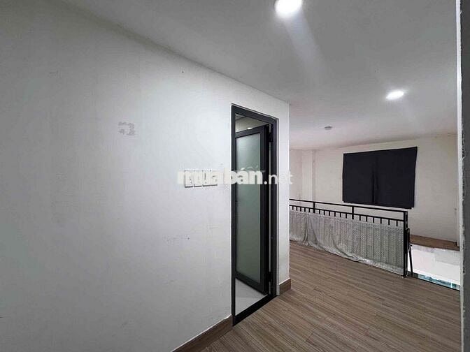 Cho Thuê MBKD Hoặc Ở Gác Cao 2m Rộng 40m2 Có 2WC Hẻm XT Ngay 3/2 Q10