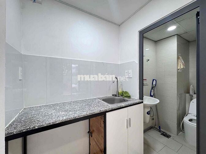 Cho Thuê MBKD Hoặc Ở Gác Cao 2m Rộng 40m2 Có 2WC Hẻm XT Ngay 3/2 Q10