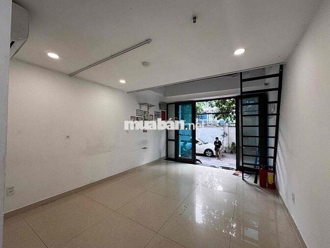 Cho Thuê MBKD Hoặc Ở Gác Cao 2m Rộng 40m2 Có 2WC Hẻm XT Ngay 3/2 Q10