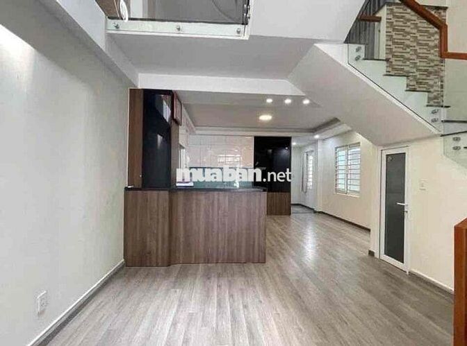 Cho thuê nhà Mặt Tiền Mẹ Thứ 3pn, 3wc ngay ngã tư Văn Tiến Dũng