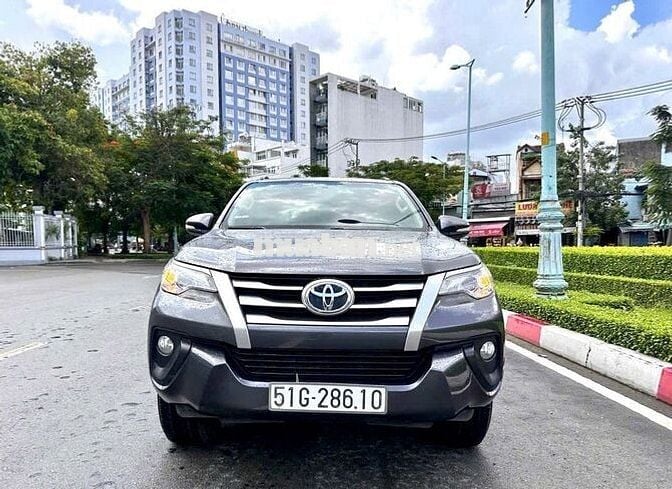 Toyota Fortuner 2017 Số sàn Xám