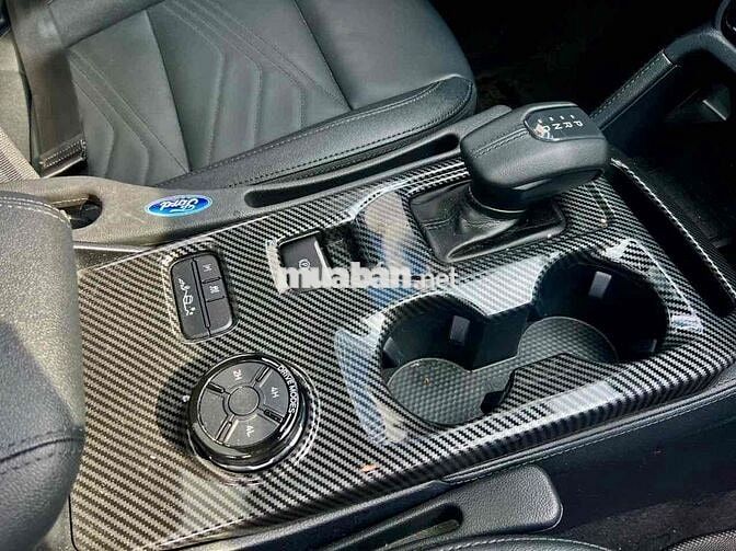 Ford Everest 2025 Biturbo 10 cấp Ghi xám 6.000km