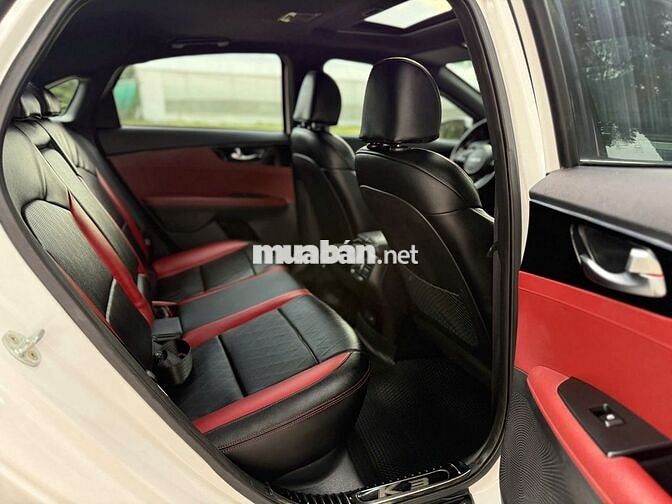 Kia K3 Premium 2022 Trắng, cao cấp