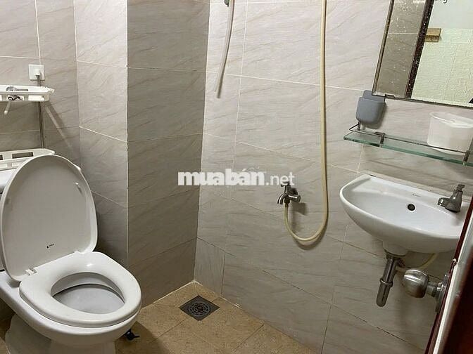 Phòng Tiện Nghi – Có Máy Lạnh – Đi Lại Thuận Tiện!!
