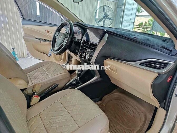 Toyota Vios Số tự động Vàng cát