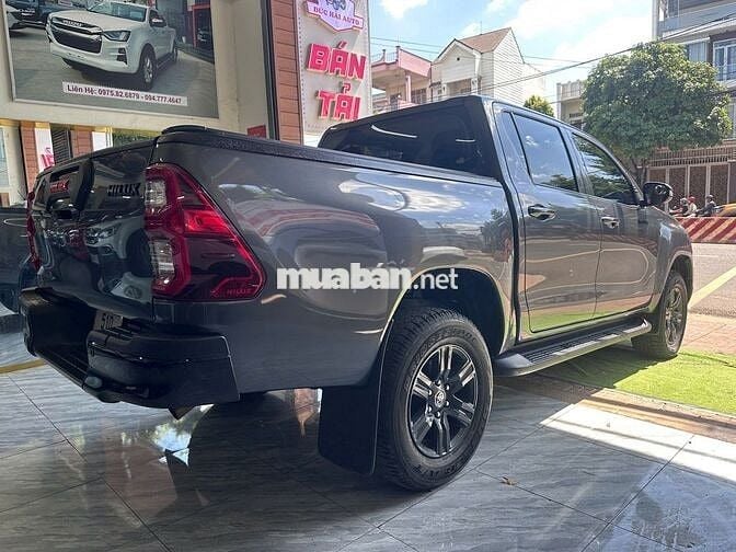 Toyota Hilux 4x2 AT 2024