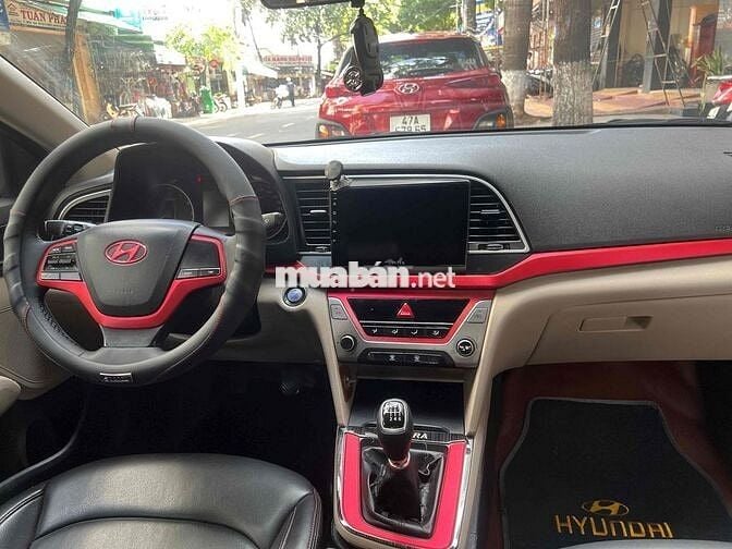 Hyundai Elantra 2018 Số sàn Trắng