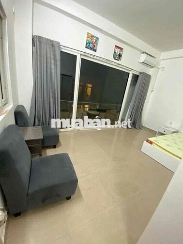 Căn hộ Ban Công 2PN Full NT ngay Nguyễn Văn cừ Q1 Y Hình