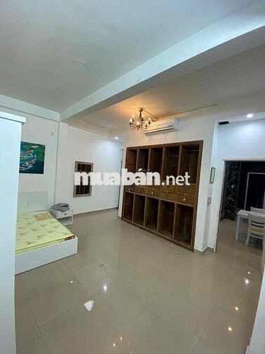 Căn hộ Ban Công 2PN Full NT ngay Nguyễn Văn cừ Q1 Y Hình