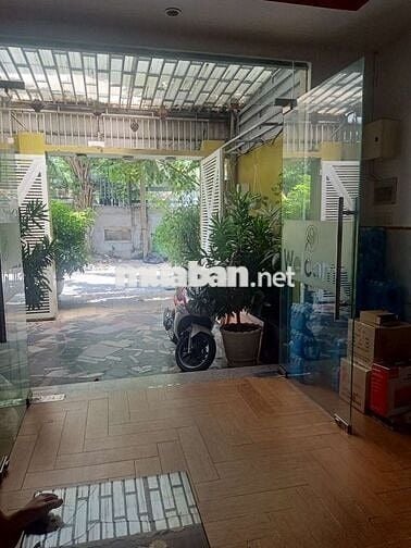 tuyển nam nữ tạp vụ khách sạn