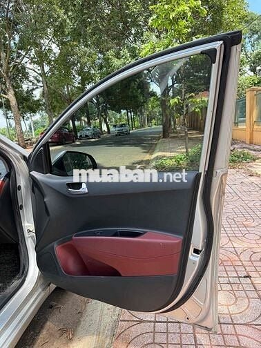 Hyundai  i10 sedan 2020 Số tự động Bạc 80000 km