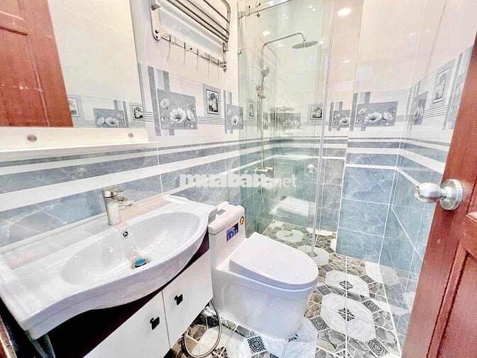 Cho thuê nhà đẹp có thang máy 8 phòng ngủ